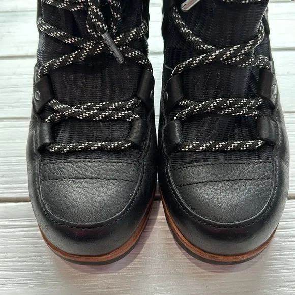 Sorel Sandy Wedge Boot Black size 6.5
