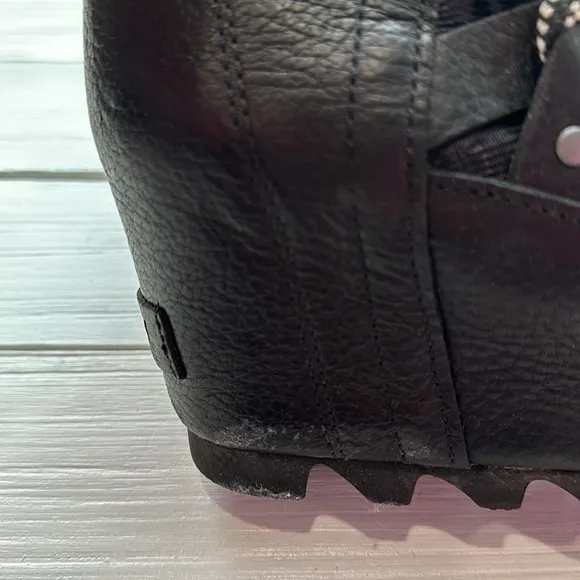 Sorel Sandy Wedge Boot Black size 6.5