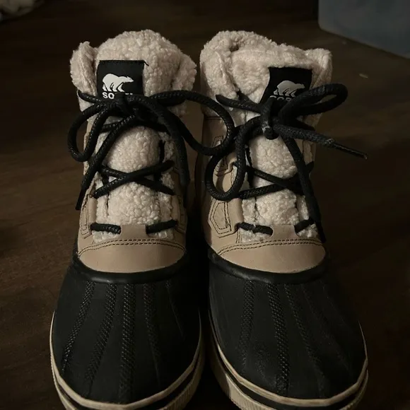 Sorel women Black and Cream Winter Boots