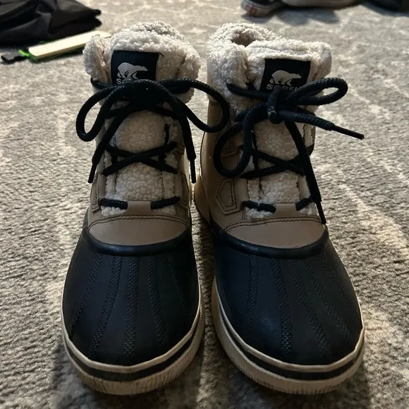 Sorel women Black and Cream Winter Boots
