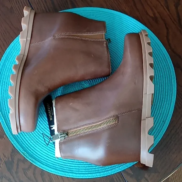 Sorel women's ankle boots-NEW