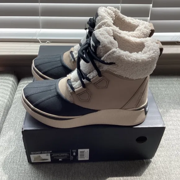 Sorel Women's Out N About IV Chillz Waterproof Booties, size 8