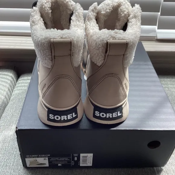 Sorel Women's Out N About IV Chillz Waterproof Booties, size 8