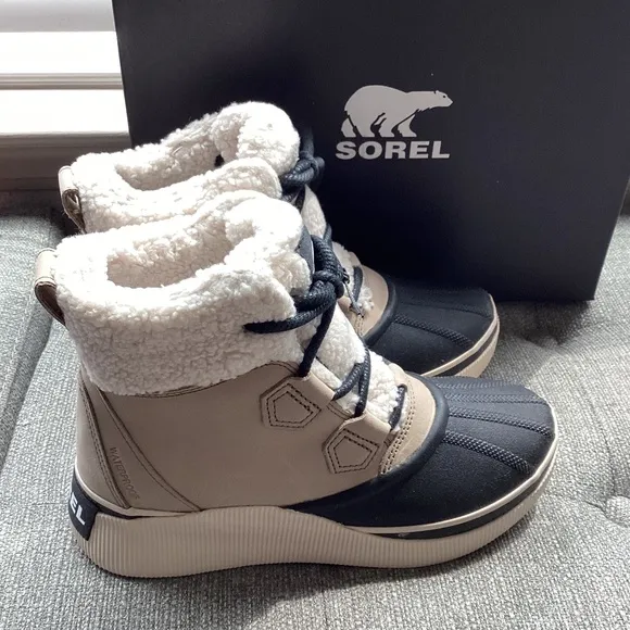 Sorel Women's Out N About IV Chillz Waterproof Booties, size 8
