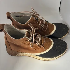 Sorel Women's Out N About lll Classic Waterproof Boots sz 11 black and tan