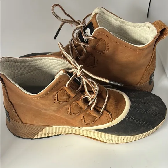 Sorel Women's Out N About lll Classic Waterproof Boots sz 11 black and tan
