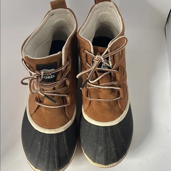 Sorel Women's Out N About lll Classic Waterproof Boots sz 11 black and tan
