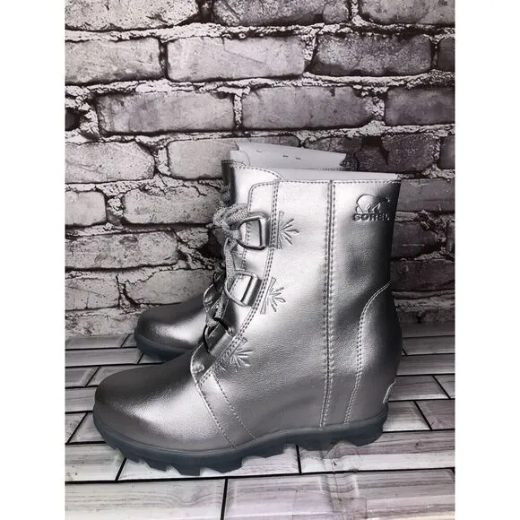 Sorel x Disney Joan of Arctic Metallic Silver Lace Wedge Frozen Boots Women 5/37