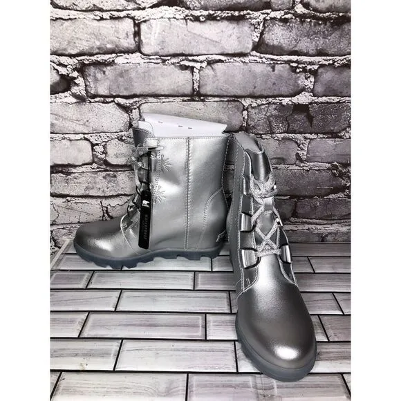 Sorel x Disney Joan of Arctic Metallic Silver Lace Wedge Frozen Boots Women 5/37