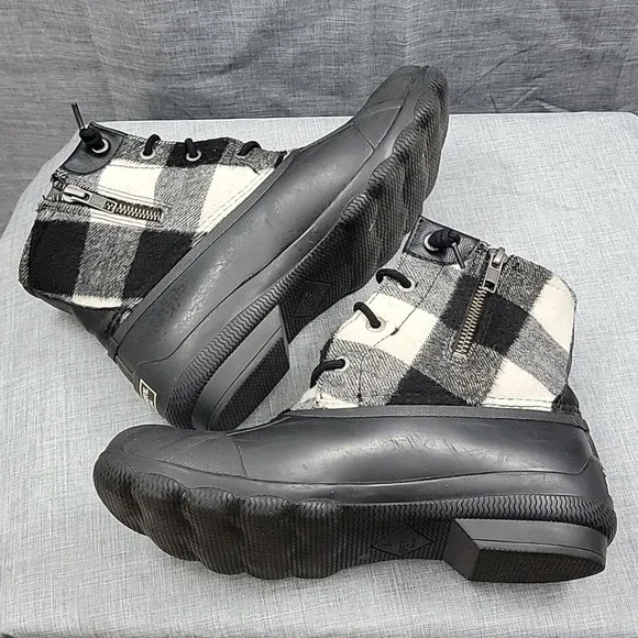 Sperry Saltwater Duck Boots Women's sz 8.5 Black Buffalo Plaid STS86450