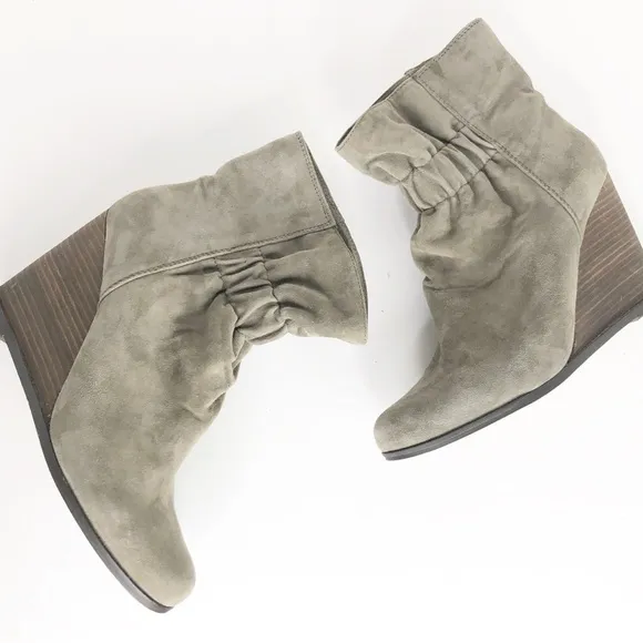 SPLENDID gray suede ankle boots