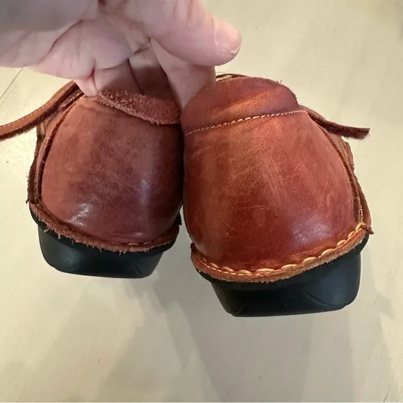 Spring Step Women’s Cosmic-Red Leather Adjustable Strap Shoes Size 38 (7/8) GUC