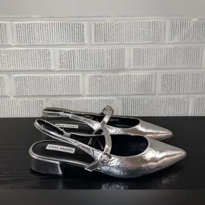 🆕STEVE MADDEN Anyaa Silver Women's Flat