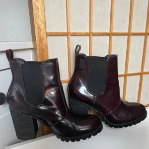 Steve Madden Oxblood Burgundy Anarchy Boots with 3.5”Heel Size 7M