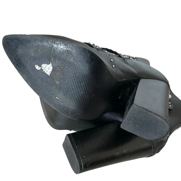 Steve Madden women’s 10 black leather COMET studded boots booties high heels