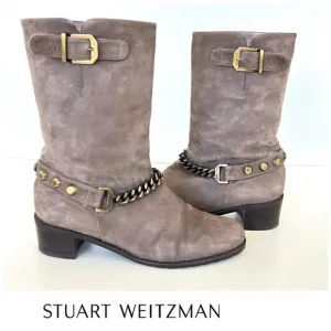 STUART WEITZMAN Citylink Taupe Suede Metal Link Chain Moto Biker Boots Sz 7.5 W