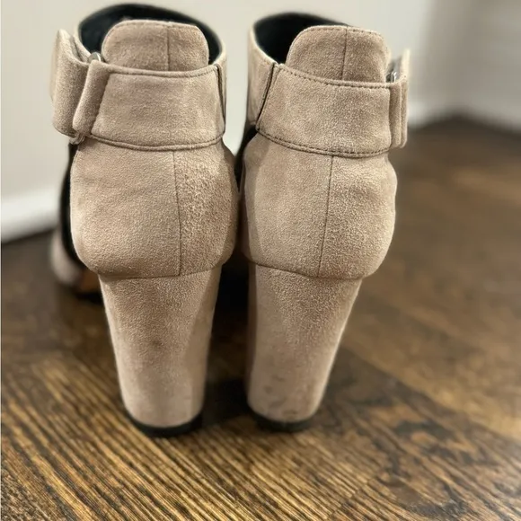Stuart Weitzman Fossil Suede Opendoor heel