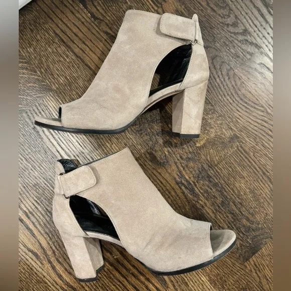 Stuart Weitzman Fossil Suede Opendoor heel