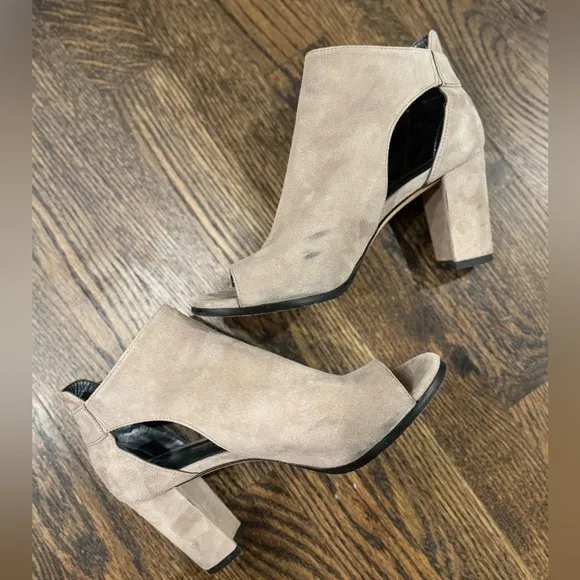 Stuart Weitzman Fossil Suede Opendoor heel