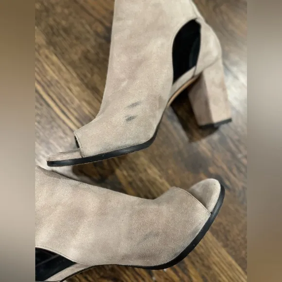 Stuart Weitzman Fossil Suede Opendoor heel