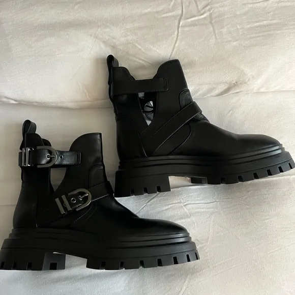 Stuart Weitzman Maverick Bedford Moto Bootie New 6