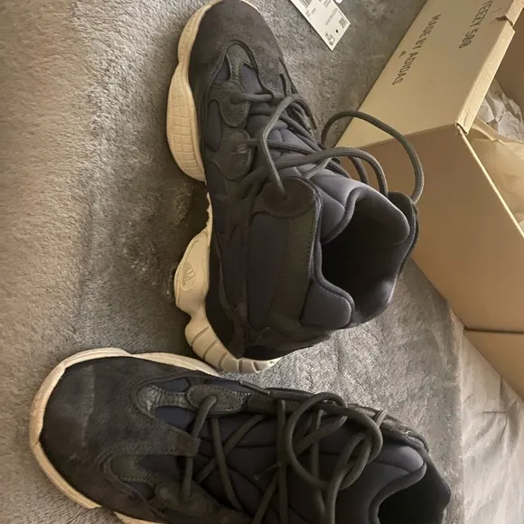 Stylish Sneakers in Black and Cream