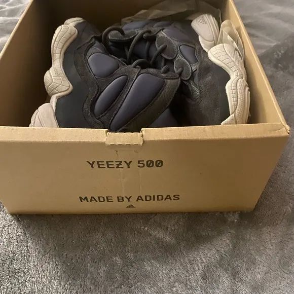 Stylish Sneakers in Black and Cream