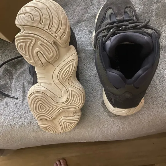 Stylish Sneakers in Black and Cream