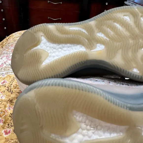 Stylish  Sneakers in Cream and Tan