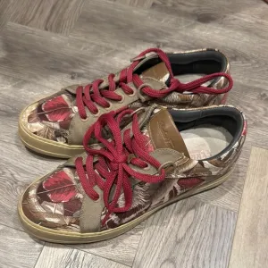 Stylish Women's Sneakers with Red Accents