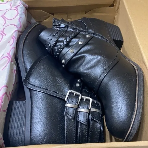 Sugar Women’s Boots Size 7.5 Triple Wrap NEW # Box G832