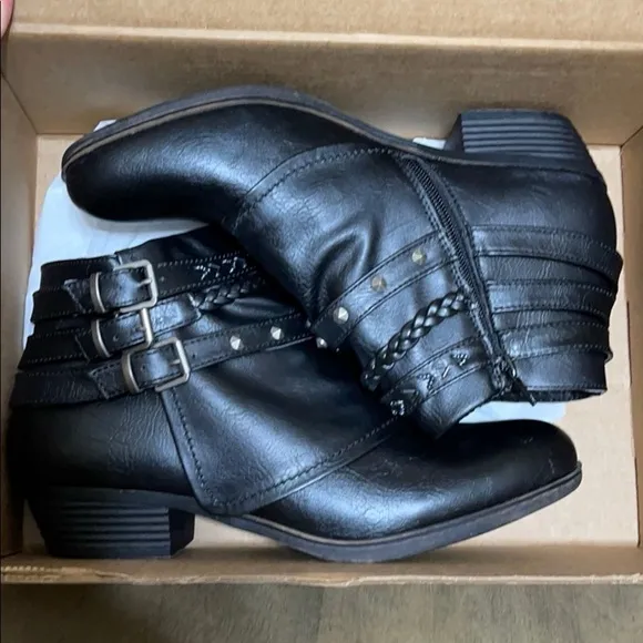 Sugar Women’s Boots Size 7.5 Triple Wrap NEW # Box G832