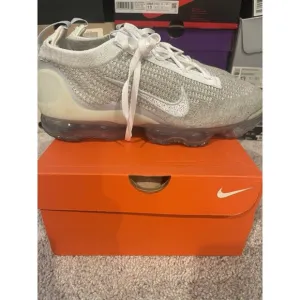 Sz 10.5 Men / 12 W Nike Air Vapormax 2021 Flyknit White Pure Platinum DC4112-100
