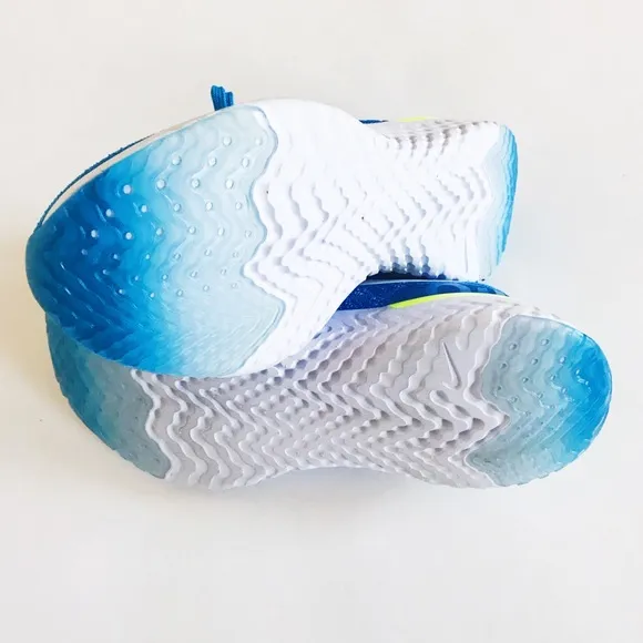 Sz 6🌹Nike Epic React flyknit running shoes