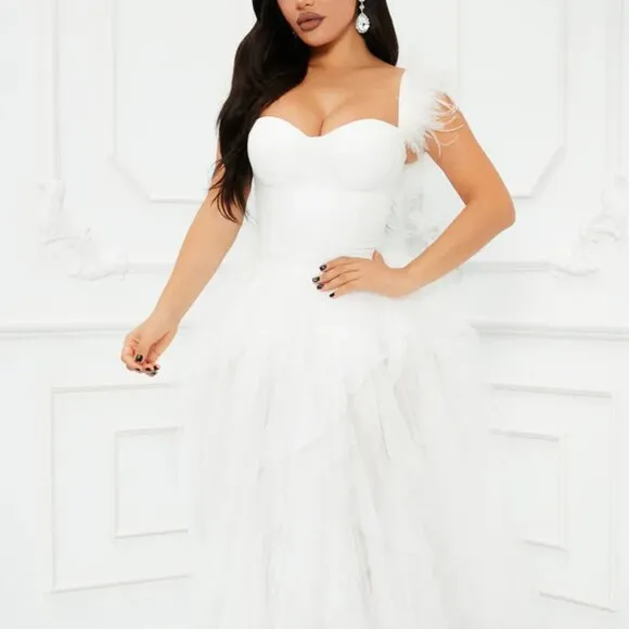 T length wedding dress. White feather tulle bridal gown