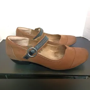 Taos Virtue Mary Jane Shoes Size 10 Leather Tan Brown Heel Distress Cottagecore