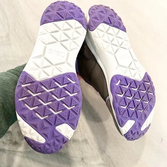 TEVA Arrowood Mid Waterproof Hiking Shoes Purple Gray 6 Like New