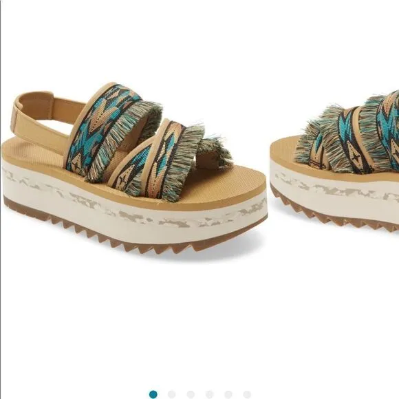 Teva platform sling back sandal💥size 7, size 8, size 9