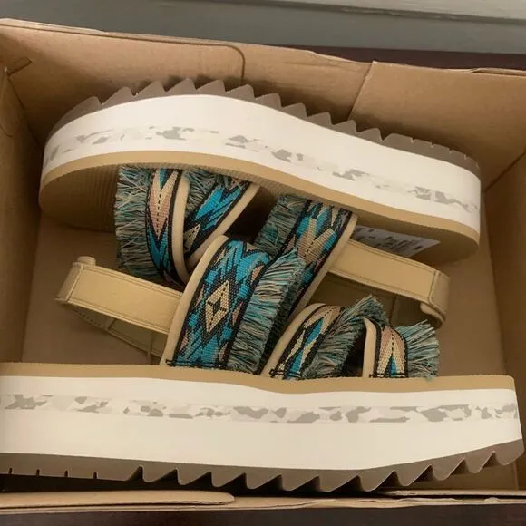 Teva platform sling back sandal💥size 7, size 8, size 9