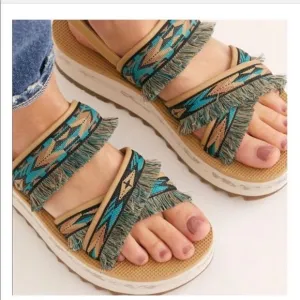 Teva platform sling back sandal💥size 7, size 8, size 9