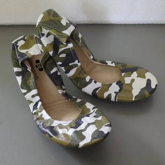 The Storehouse Flats - Classic Camo size 10 Leather Green DISCONTINUED
