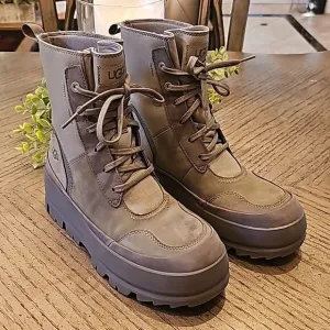 The UGG Lug sneakers boots size 7 NWOT moss green