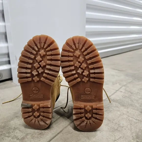 TIMBERLAND Boots, Classic 6 in Waterproof, Tan, Unisex Little Kid's Size 11 VGUC