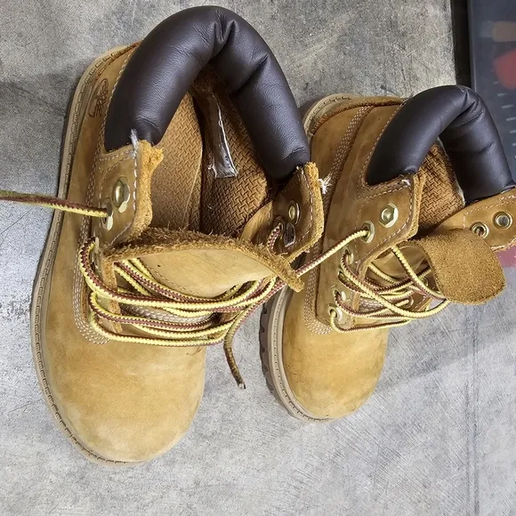 TIMBERLAND Boots, Classic 6 in Waterproof, Tan, Unisex Little Kid's Size 11 VGUC