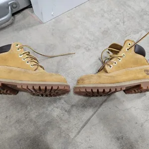 TIMBERLAND Boots, Classic 6 in Waterproof, Tan, Unisex Little Kid's Size 11 VGUC