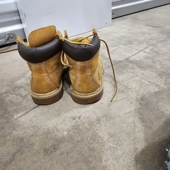 TIMBERLAND Boots, Classic 6 in Waterproof, Tan, Unisex Little Kid's Size 11 VGUC