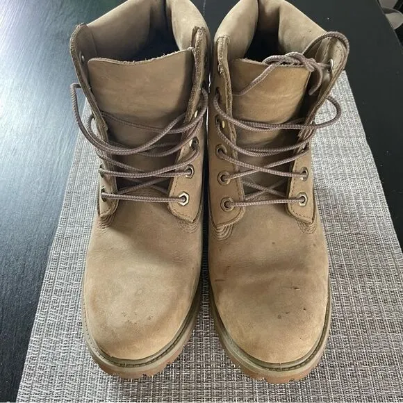 Timberland tan leather nubuck suede women’s lug sole boots 8.5 all weather