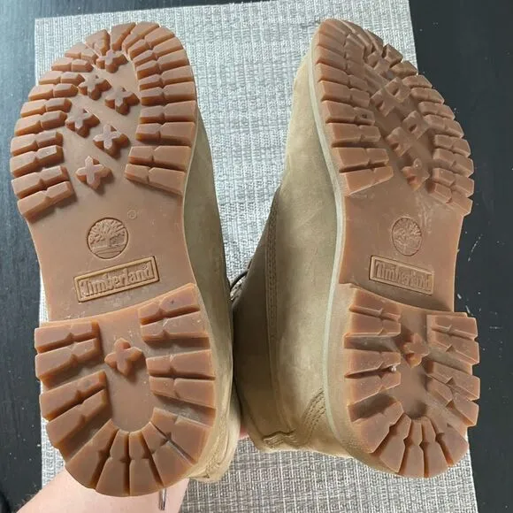 Timberland tan leather nubuck suede women’s lug sole boots 8.5 all weather