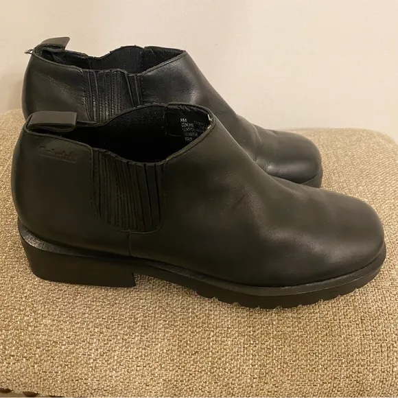 Timberland Waterproof Low Cut Chelsea Boots in Black Leather