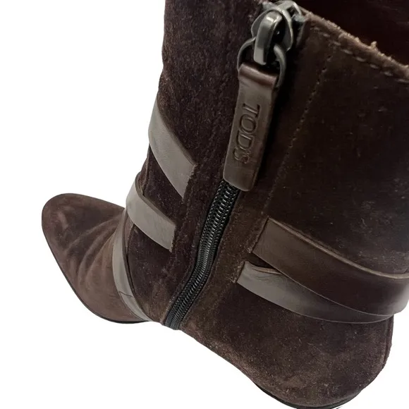 Tod's Ankle Boots in Brown Suede‎ Size 7